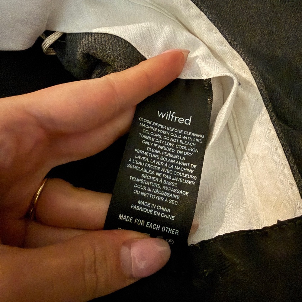 Aritzia Gray Women's Pants - Picture 4 of 6